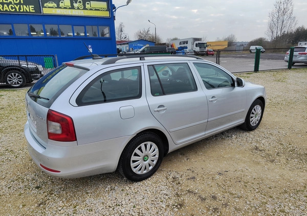 Skoda Octavia cena 19900 przebieg: 297000, rok produkcji 2012 z Pieszyce małe 277